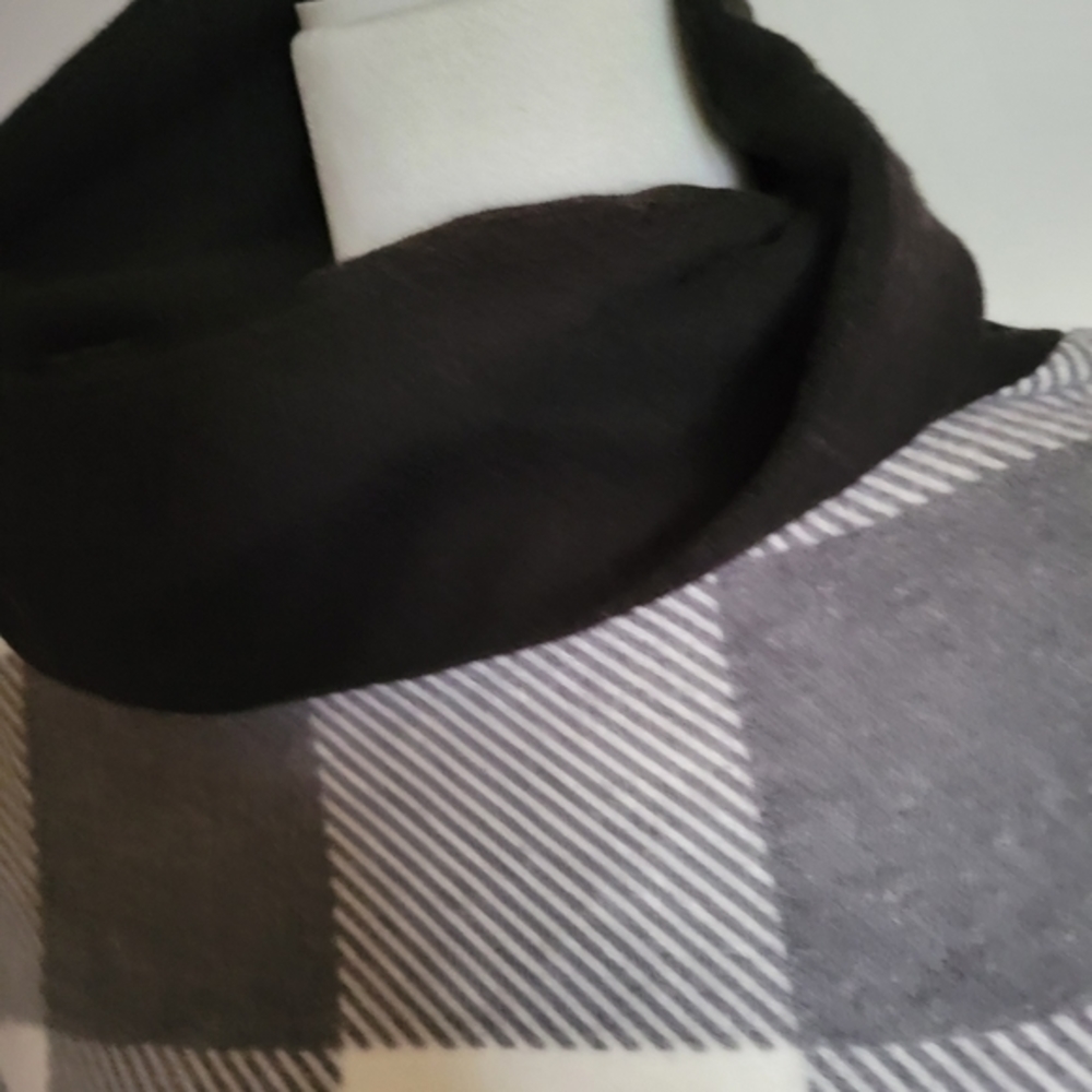White‎ Birch Size S cowl neck sweater Buffalo plaid - Picture 4 of 6